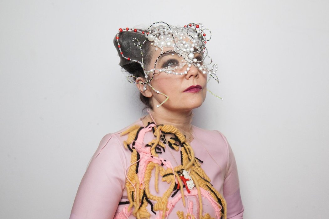 Björk - crazyminds.es